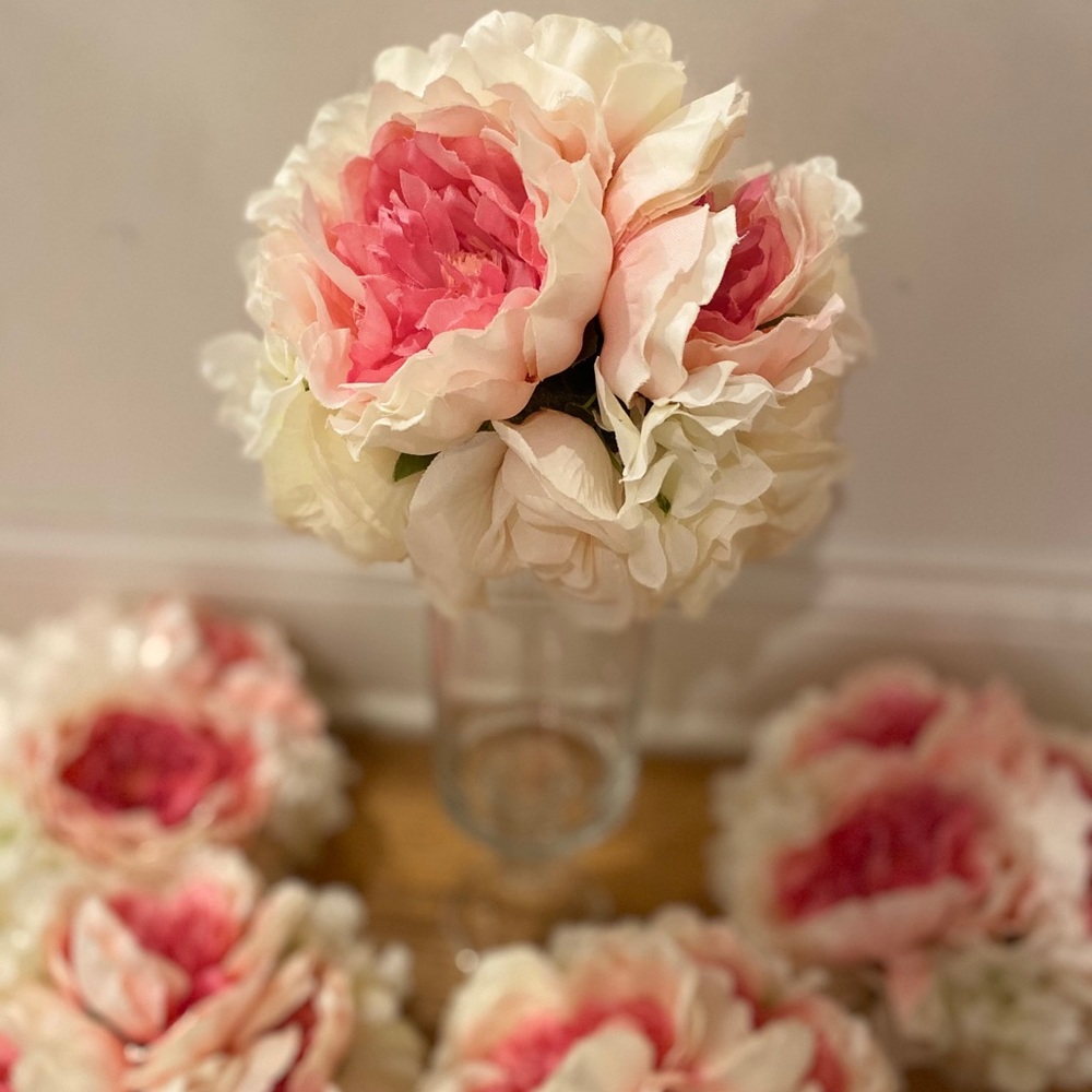 Centerpieces with glass vase